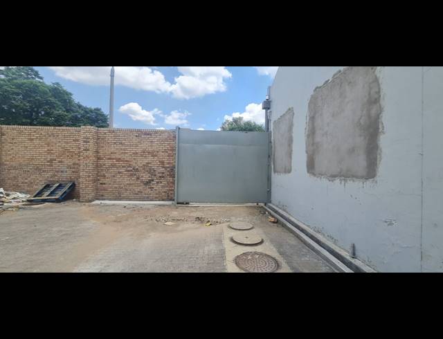 2,283M² WAREHOUSE TO LET IN RUSTENBURG CENTRAL